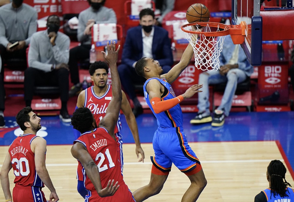 包含中国男篮轻取雷霆，西蒙斯完成帽子戏法的词条