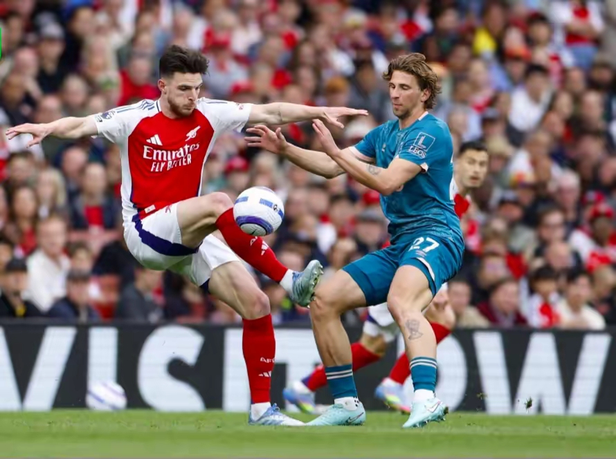 关于阿森纳迎战拜仁慕尼黑，双方争夺激烈的信息