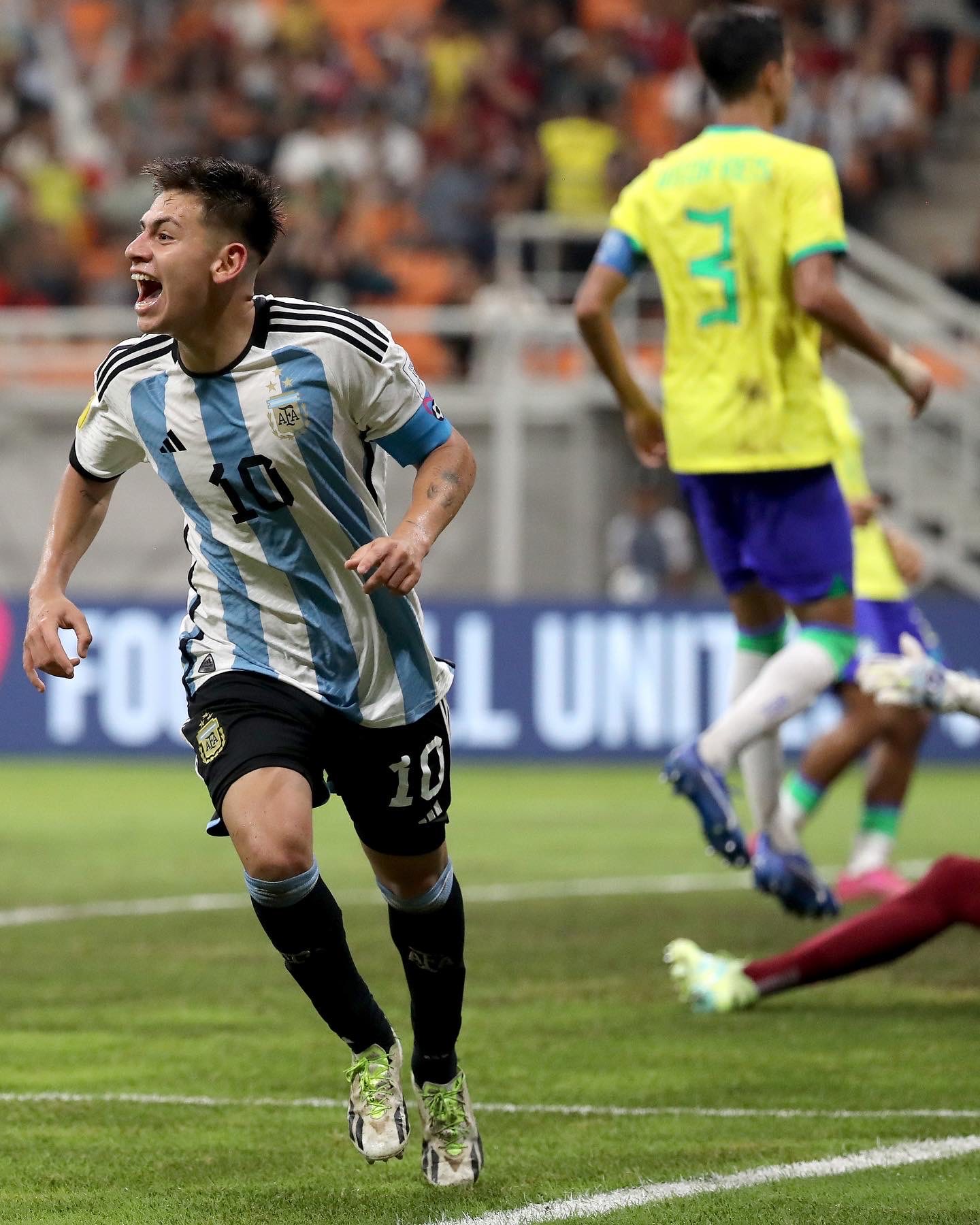 巴西男足队战胜阿根廷进入半决赛 巴西男足队战胜阿根廷进入半决赛