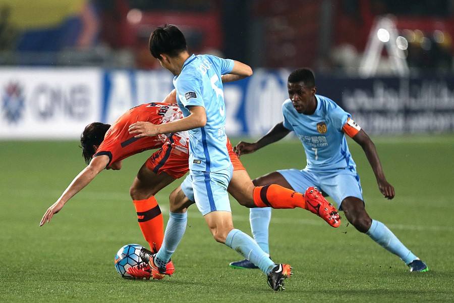 比赛中诞生新的战术，引发球迷讨论