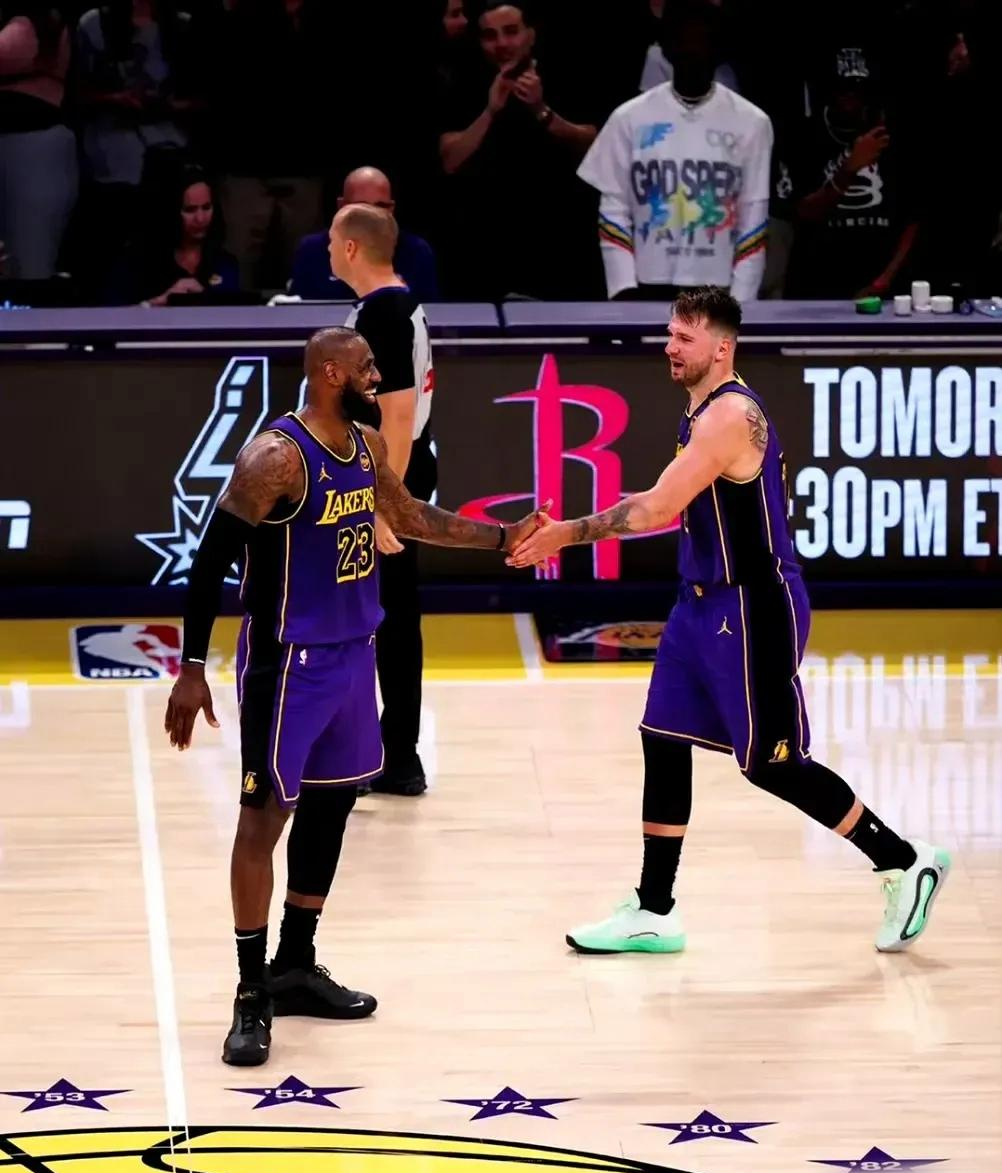 湖人对战森林狼戴维斯对唐斯的对抗