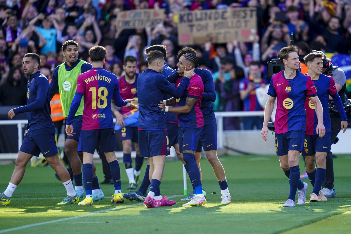 包含曼城客场击败维拉，取得联赛三连胜的词条