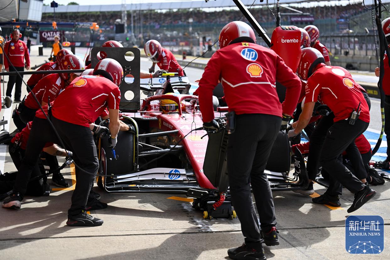 索伯车队鏖战哈斯车队，皮亚斯特里统治全场的简单介绍