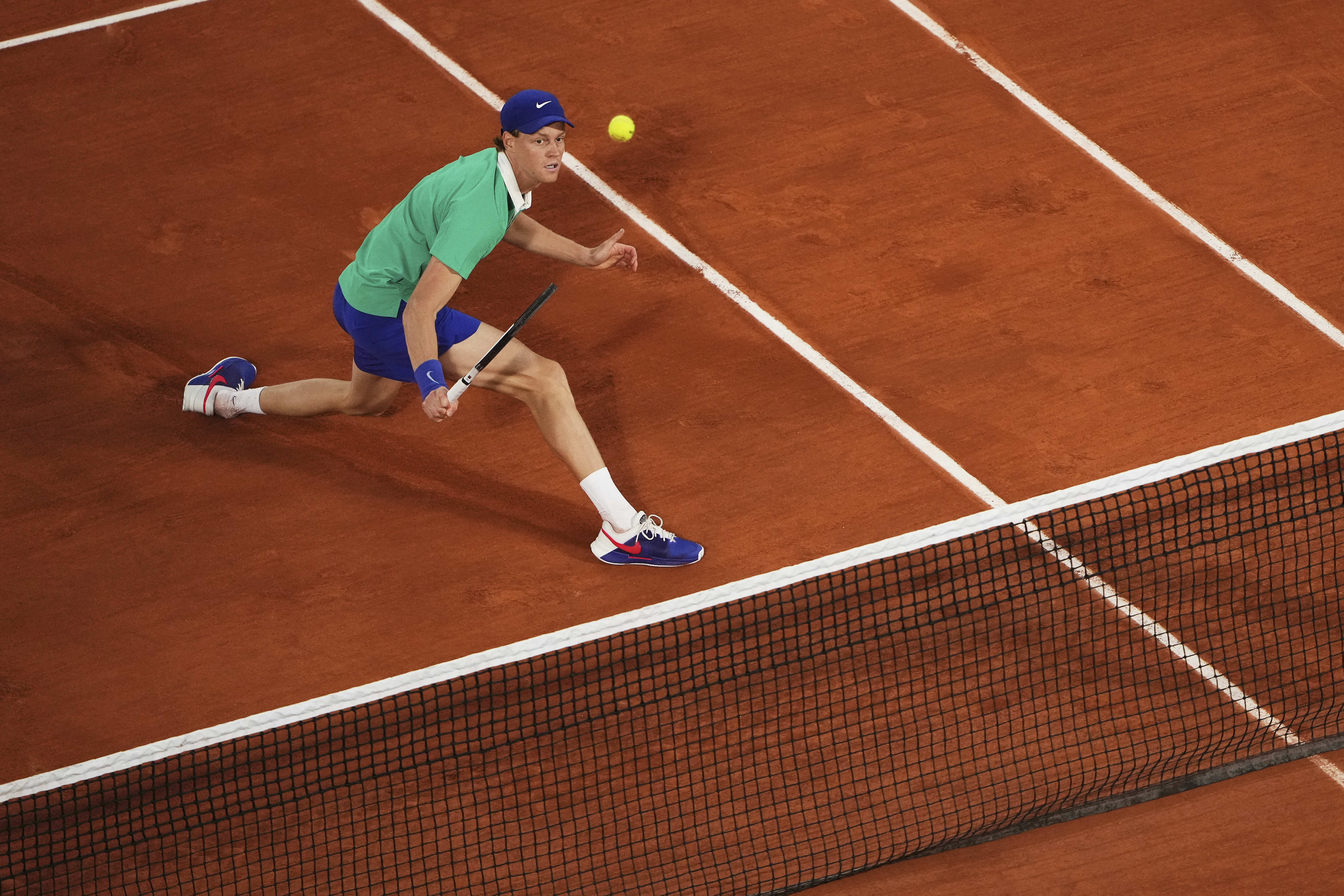 法网完胜戴维斯杯，辛纳扛起全队