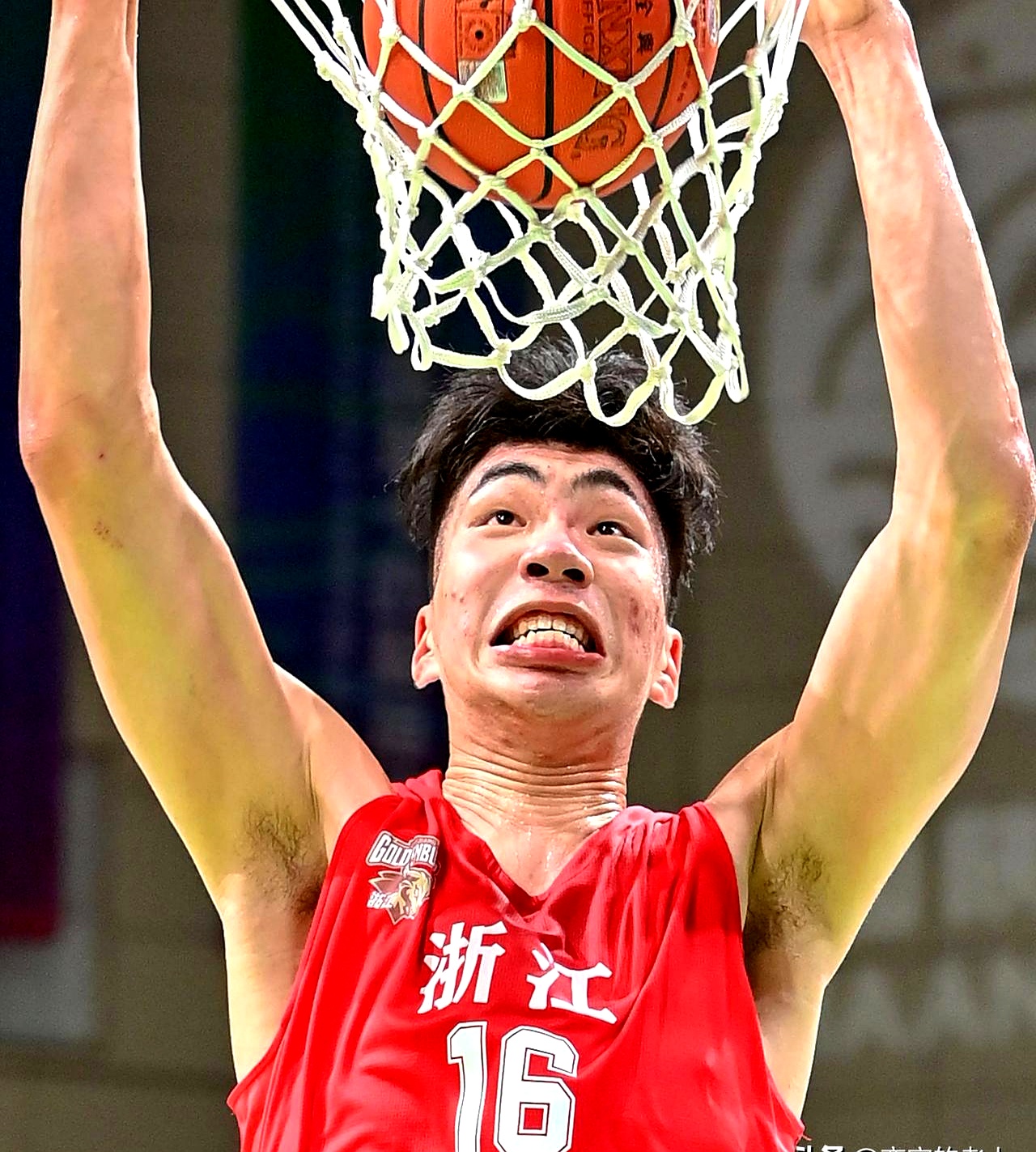 福建队翻盘浙江队，周琦状态火热的简单介绍
