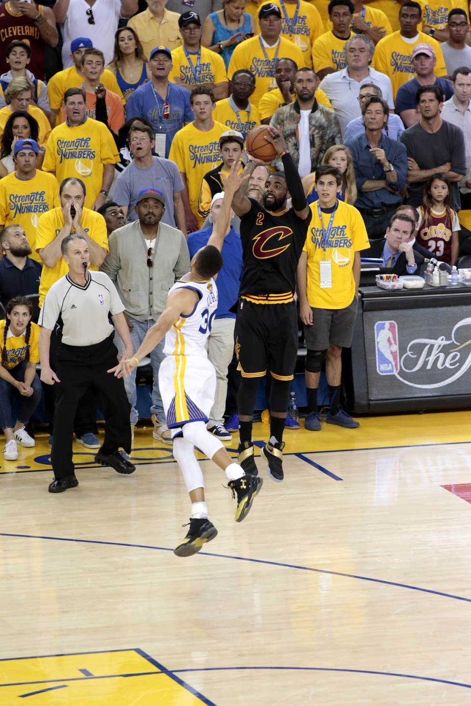 爵士力克新疆队，欧文点燃赛场的简单介绍