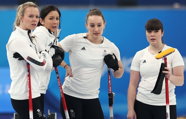 中国队鏖战英格兰队,波尔统治全场 中国队鏖战英格兰队,波尔统治全场