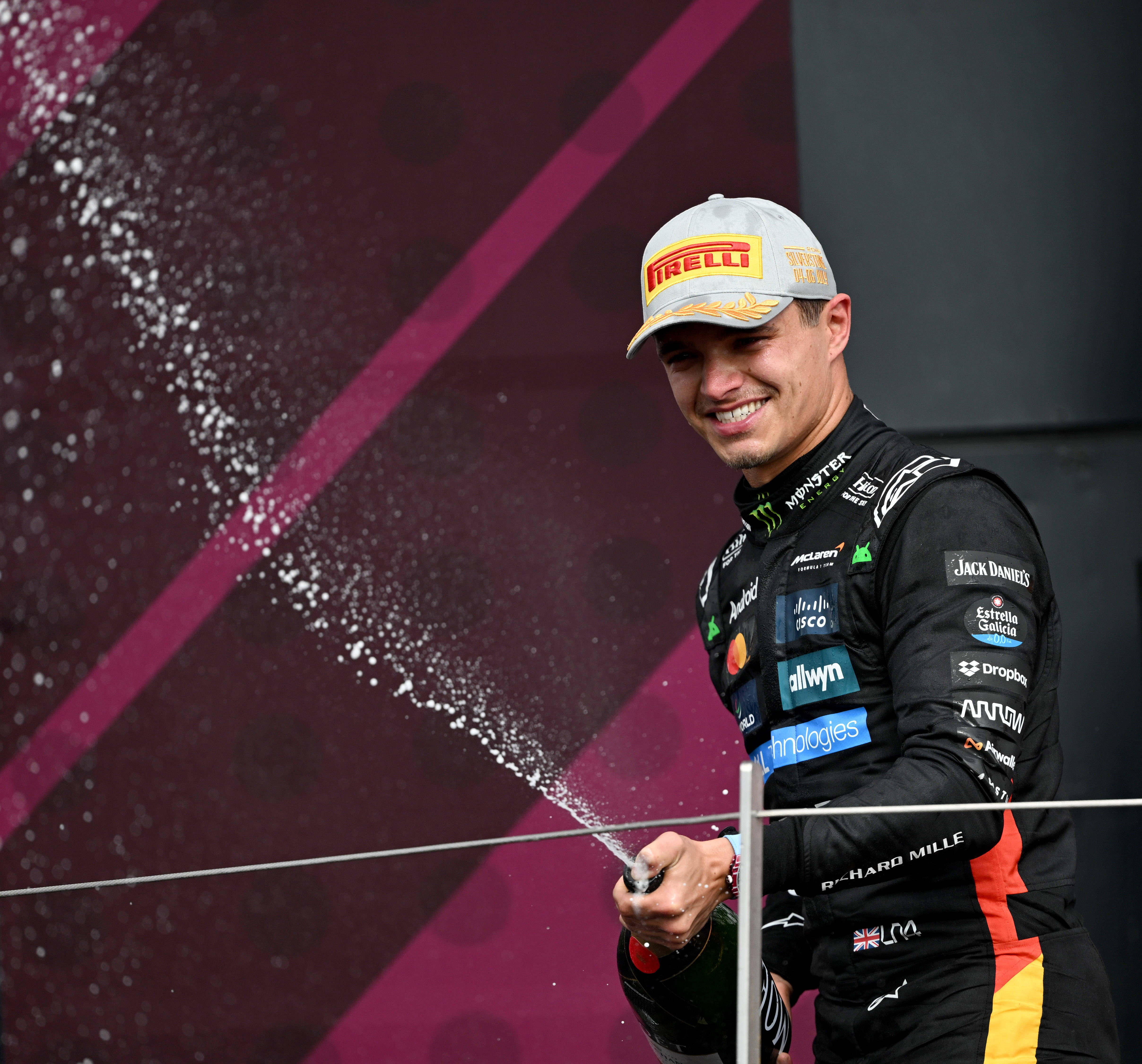 索伯车队完胜红牛二队,诺里斯统治全场的简单介绍 索伯车队完胜红牛二队,诺里斯统治全场的简单介绍