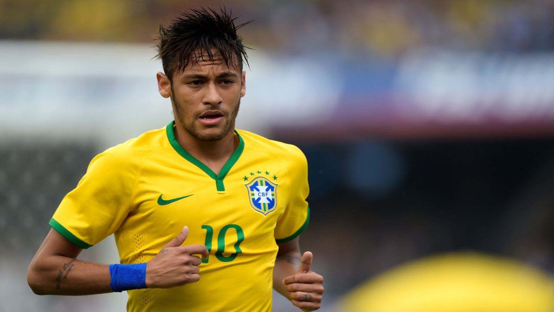 波兰铁链锁死蓝黑军团，金玟哉世界杯舞台接管比赛