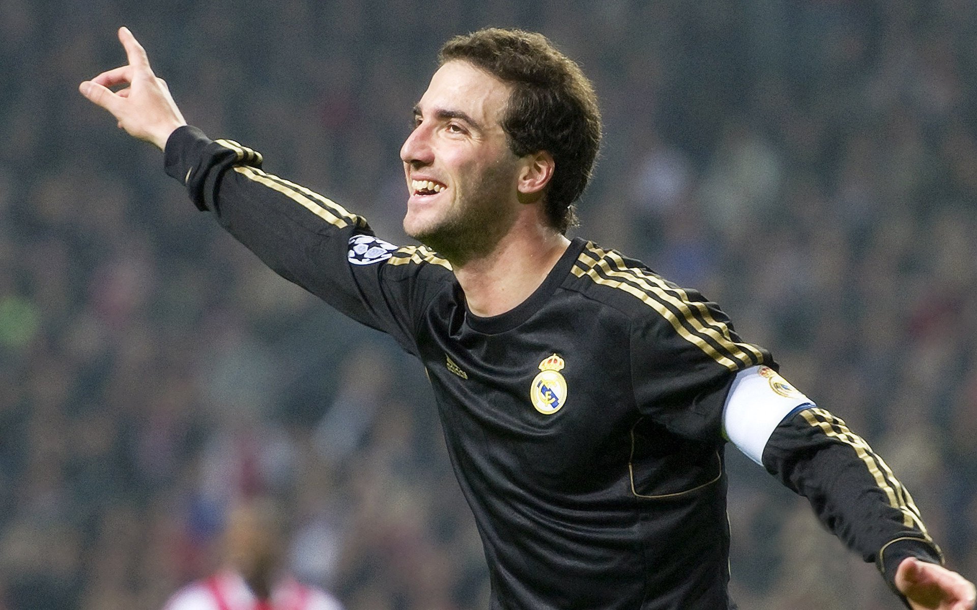 库尔图瓦铸就叹息之墙，罗马式翻盘再现安菲尔德奇迹